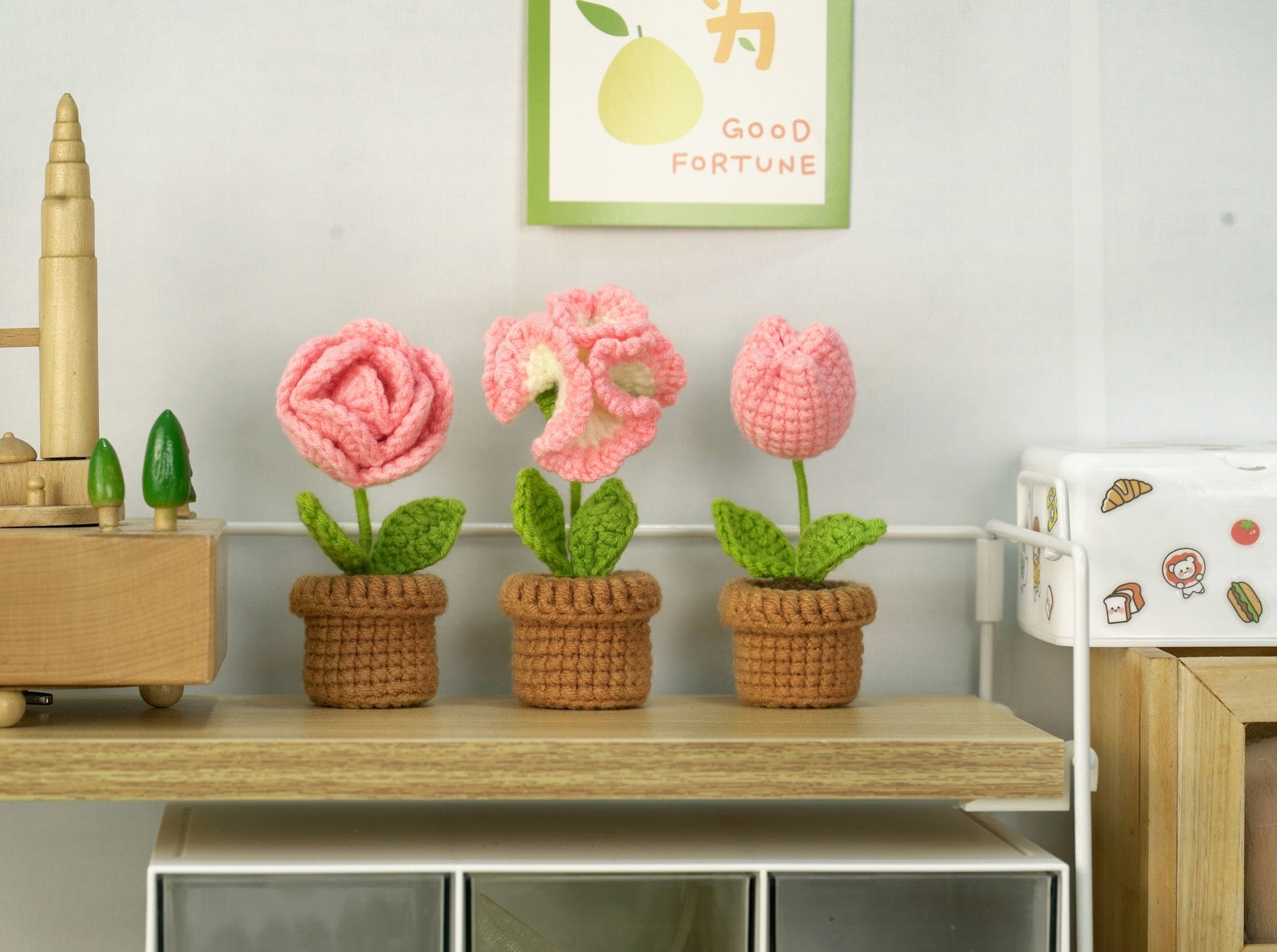 Pink and White Flowers. Potted Flower Amigurumi DIY Crochet Kit Wizardi F07N8-M23 Wizardi